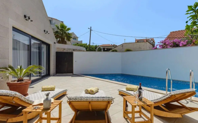 Villa Stone Pearl - Two Bedroom Holiday House With Pool