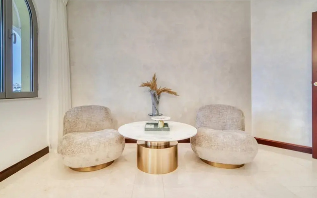 Beachfront 5BR Villa w Private Pool at the Palm