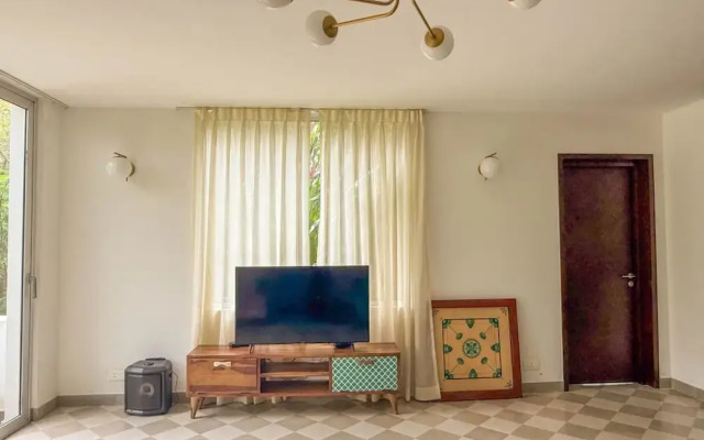 Modern 2BR w Pool Near Candolim and Coco Beach