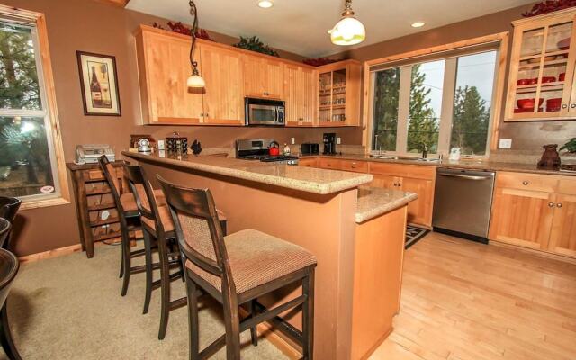 Snow Summit Chalet 1086 by RedAwning