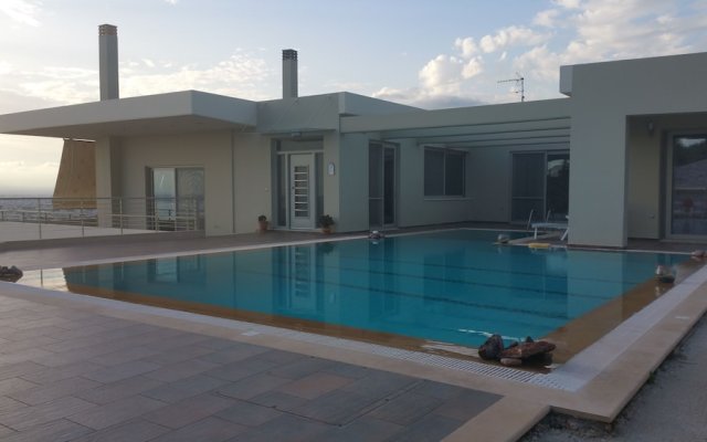 Aelia Luxurious Villa With Pool