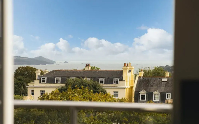 Modern 3 Bed Apartment - Parking