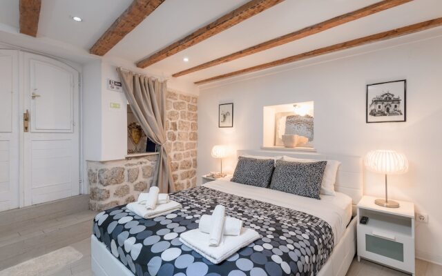 Old Town Center Studio Apartments