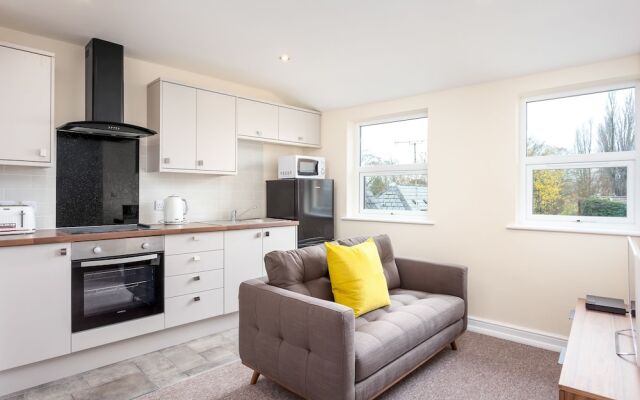 Elliot Oliver - 2 Bedroom Town Centre Apartment