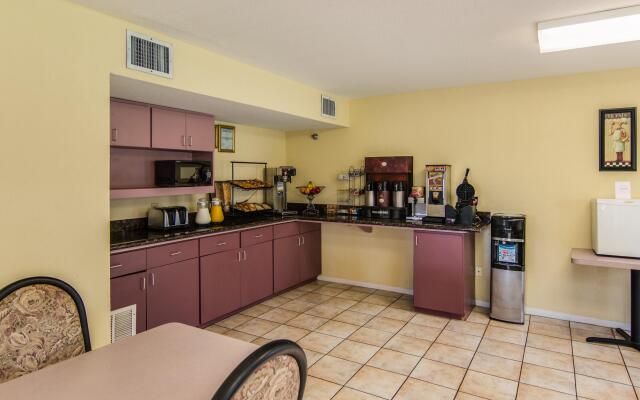 Rodeway Inn & Suites Highway 290 Northwest
