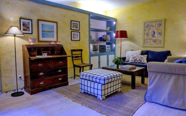 Independent Apartment n 4 in an Old Mansion Located by the Mouth of Douro River