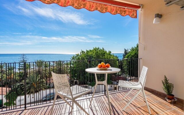 Lovely Beachfront Apartment with Sunny Balcony Ref 35