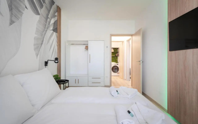 WestSide River Apartment