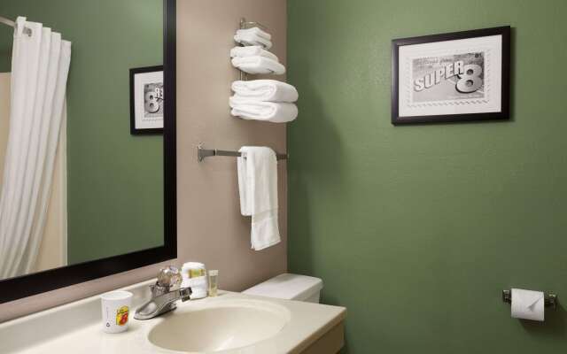 Super 8 by Wyndham Batesville