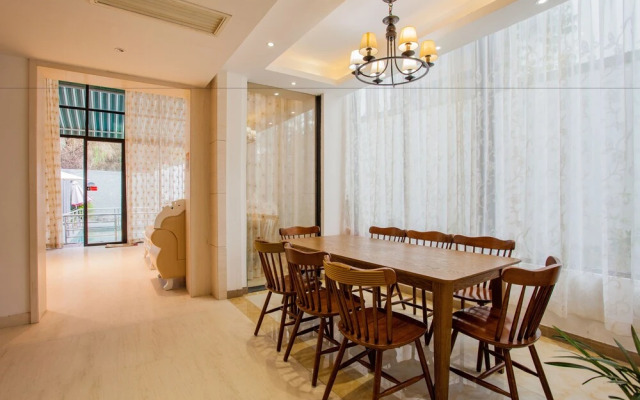 Deluxe Villa in Mingyue Mountain and Stream