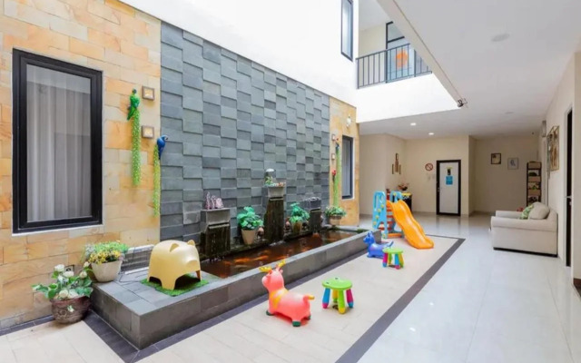 Sans Hotel Box Mansion Surabaya