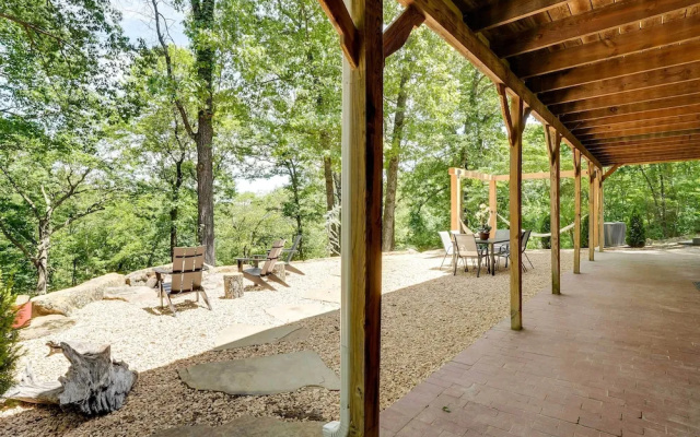 Spacious Home on Beaver Lake w/ Deck & Fire Pit!