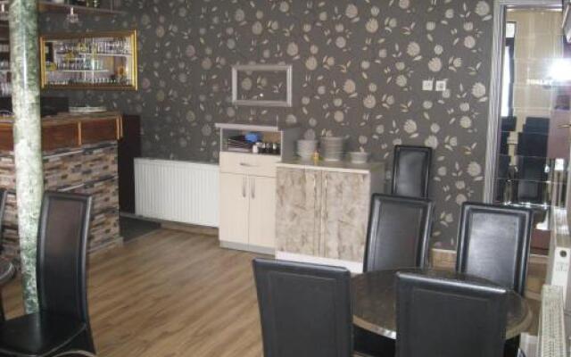 B&B Apolon