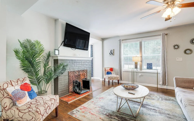 Pet-friendly Home w/ Hot Tub in Atlanta!