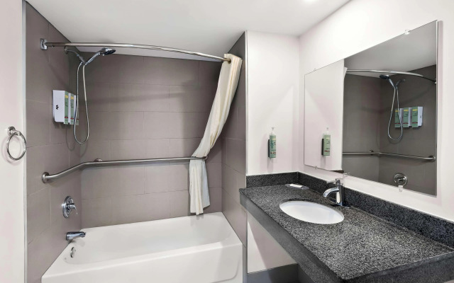 Best Western Luxbury Inn Fort Wayne