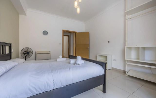 Hard to come by - modern & huge house in Sliema