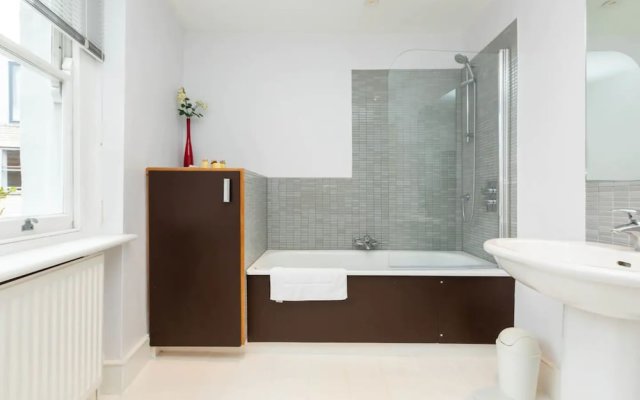 2 Bedroom 2 Bathroom Victorian Maisonette in Barbican