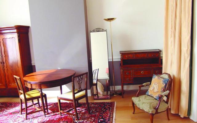 Louise Chatelain suites