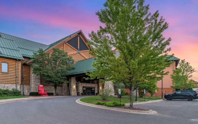 Three Bears Waterpark Resort Near Tomah, Ascend Collection Hotel