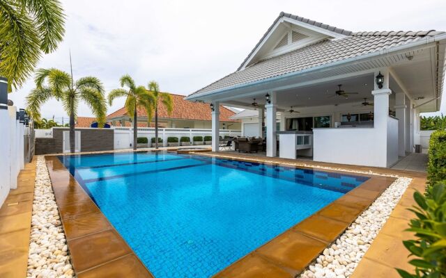 Private 3 Bedroom Pool Villa PP10