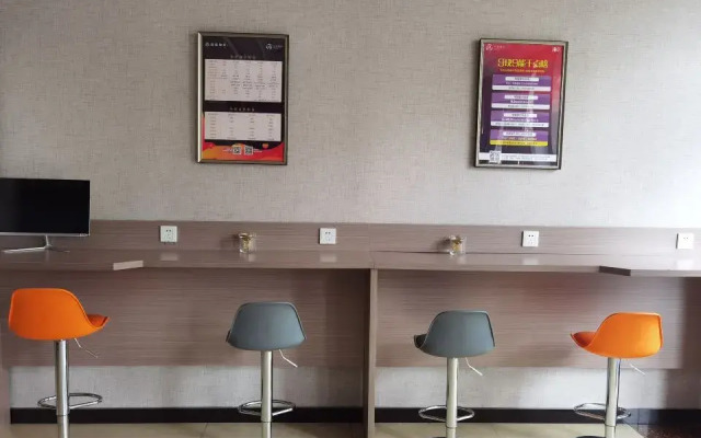 Xianghe Huaxuan Hotel (Zhongyi Furniture City Shop)