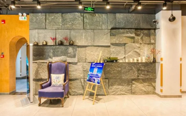 Aiju Art Hotel (Yingkou Institute of Technology Olympic Sports Center)