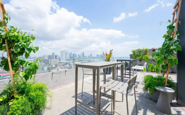 w Exceptional 1BR With Balcony in Casco View
