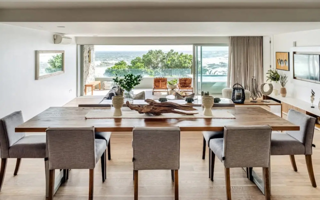 Modern Seaside Apartment w Incredible Views Lillamton