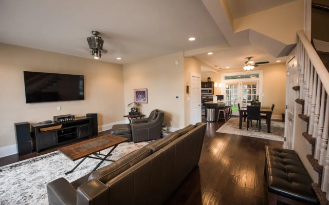 Villa on Meridian - Carriage House