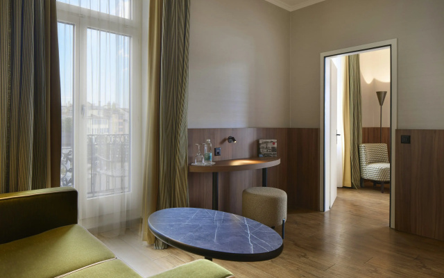 Central Plaza Hotel