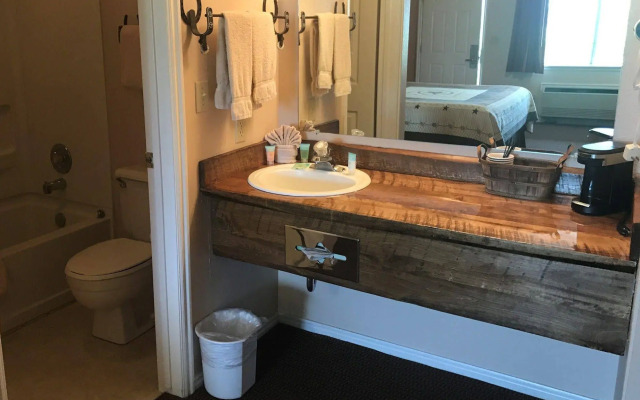 Broken Spur Inn & Steakhouse