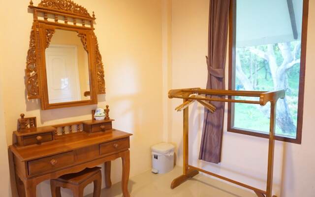 Lamai Koh Phayam Resort
