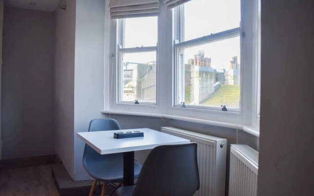 Stylish & Spacious Studio Next to Beach