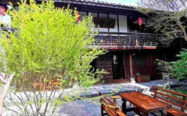 Langzhong Hou Family Courtyard Inn