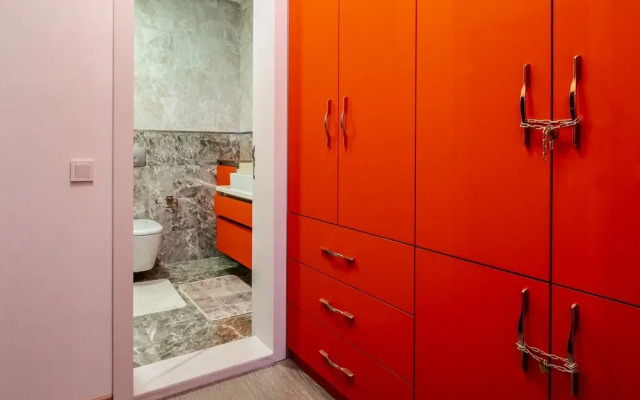 Amazing Residence Flat Near Trump Mall