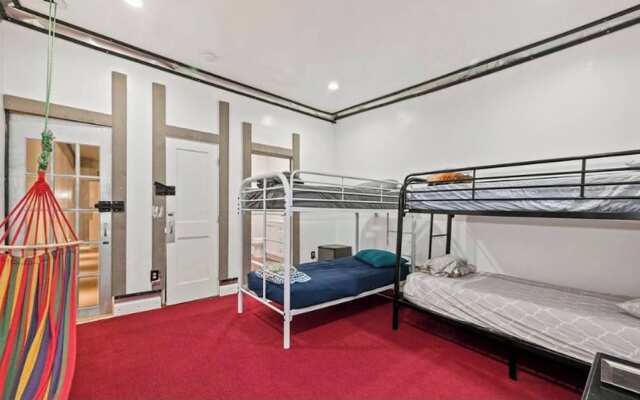 Stylish 4 Bedroom Home Near Philadelphia