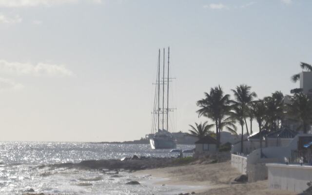 Carisma on the beach