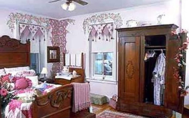 The Artist's Inn and Gallery