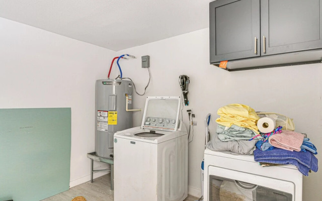Pet-friendly Galveston Retreat < 1 Mi to Beaches!