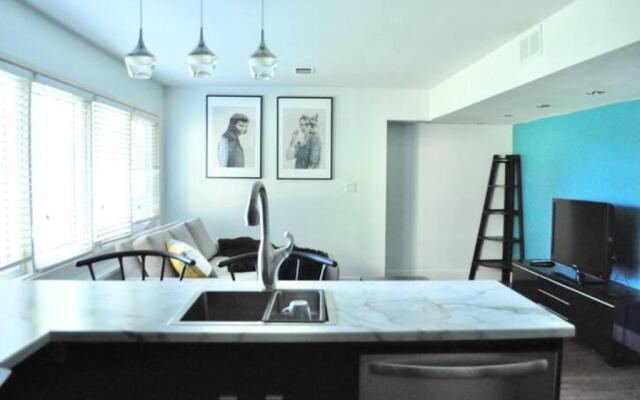 Cozy 1 BD Suite Centrally Located North Vancouver