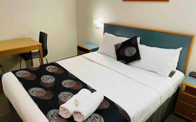 438/247 entire 1BR exHotel Room in the heart of city