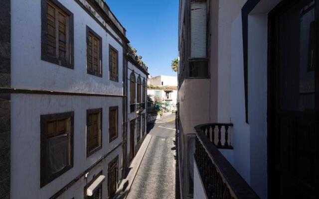 Balcony Spacious 2BR Historic Centre Arucas