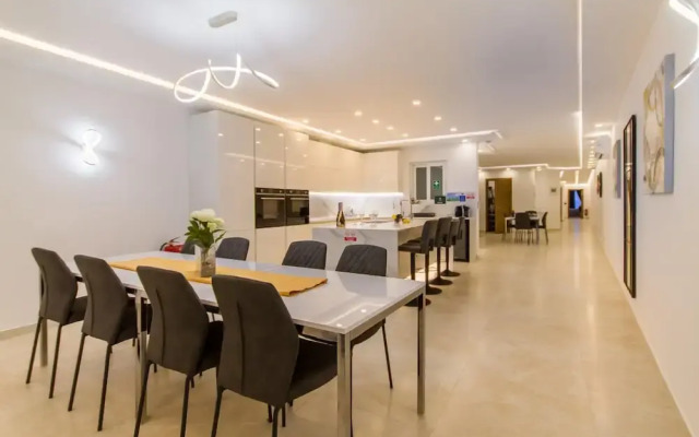 Modern Spacious apt 2mn to the sea Qawr