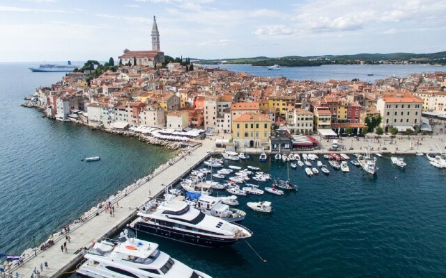 Modern Apartment in Rovinj Near Sea