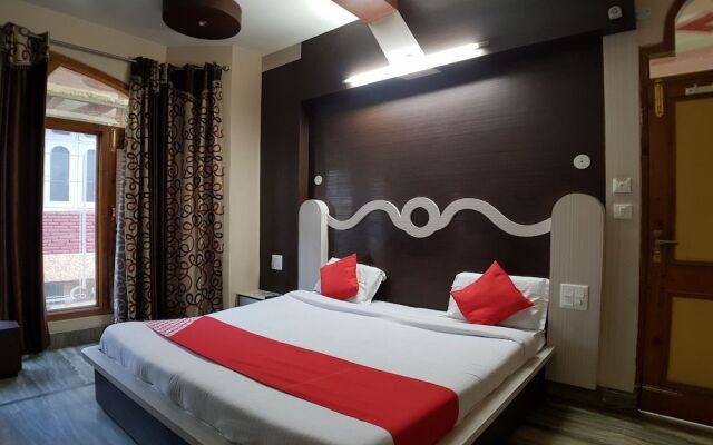 Oyo 30576 Satyam Regency