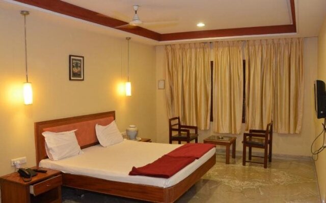 Hotel Raya's & Annexe 1