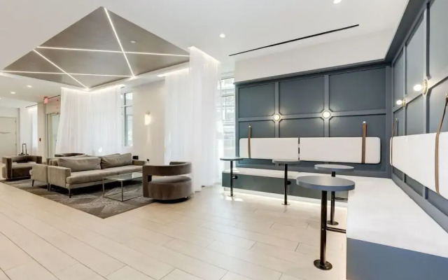 Elegant 2BR Apartment Minutes From DC