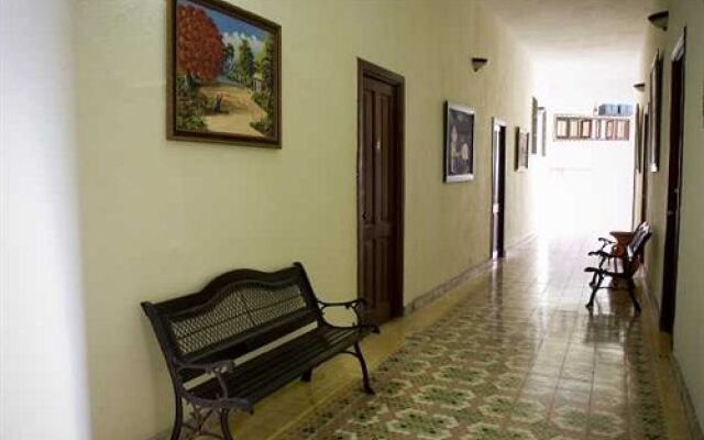 Class Colonial Aparta Hotel