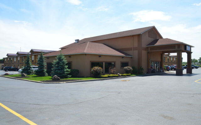 Comfort Inn Near Walden Galleria Mall- Cheektowaga