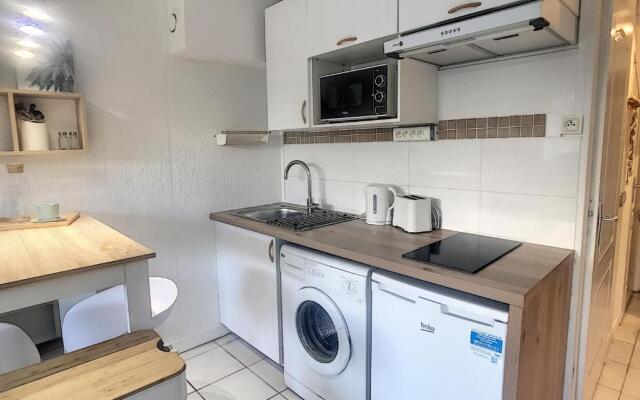 GOLFE JUAN Studio dans résidence avec piscine